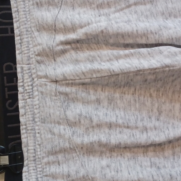 HOLLISTER joggers, size medium. Grey with black lettering around waist. - Picture 4 of 11